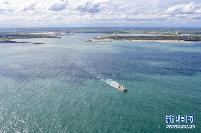 Chinese Experts Help to Fight Fire on Oil Tanker Near Sri Lanka