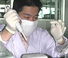 The State Food and Drug Administration has given the green light to the trial production of the SARS test kits developed by the CAS Beijing Genomics Institute and Institute of Microbiology & Epidemiology of the Academy of Military Medical Sciences.