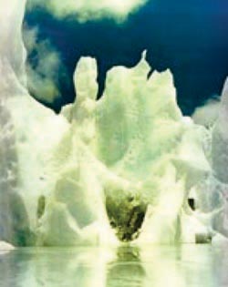 Scientists discover a meltwater pool in Tianshan Mountain