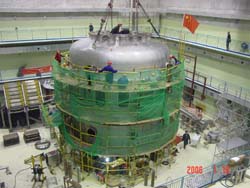 The outside Dewar was installed successfully on January 10, marking the completion of the first-stage assembly project of EAST.