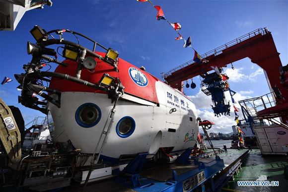 China to Develop Deep-sea Manned 11-km Submersibles