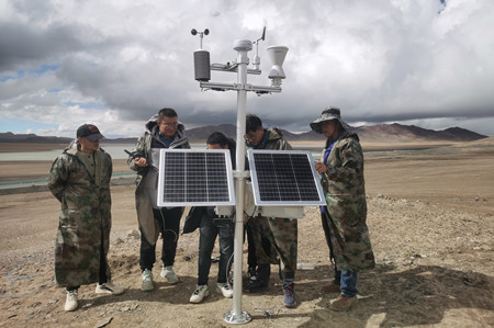Chinese Researchers Build New Weather Station in Kunlun Mountains