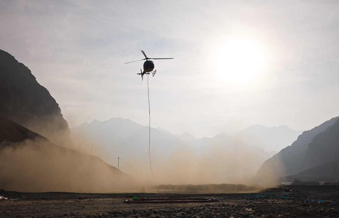 China's First Helicopter-borne Electromagnetic Detection System Deployed