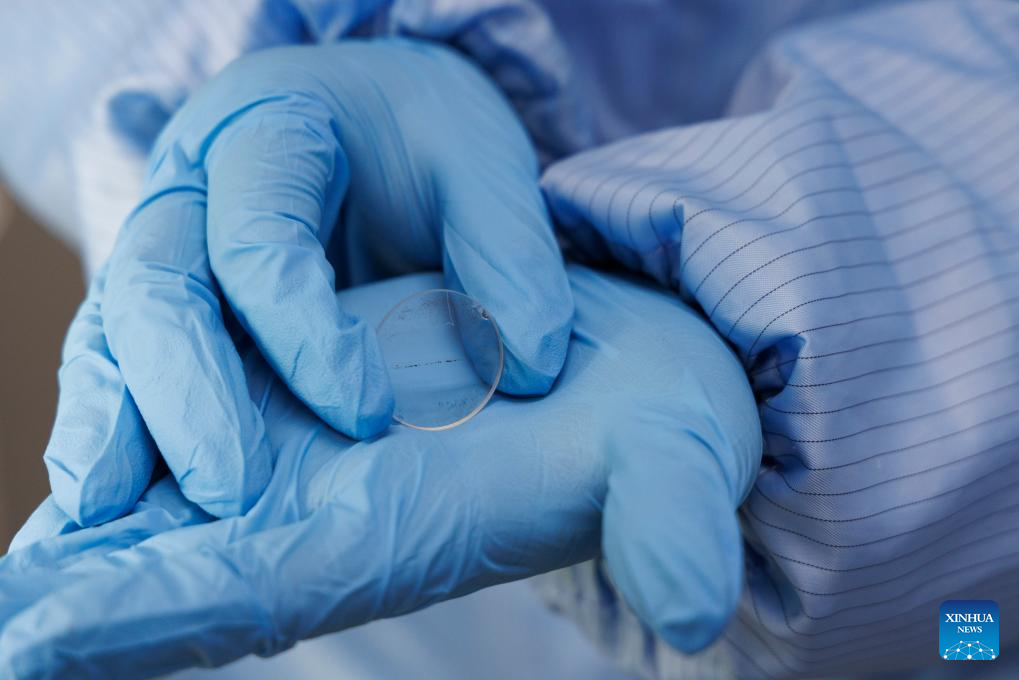 Drier Lunar Far Side Offers Insight on Moon's Evolution