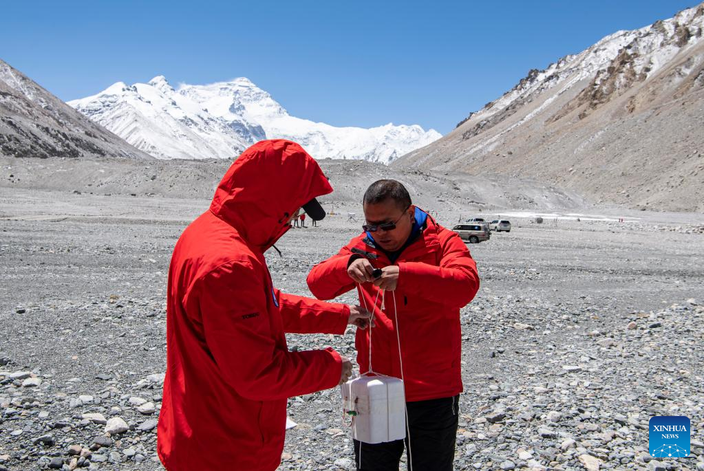 Meteorological Support Team Launched in Safeguards of Mt. Qomolangma Expedition