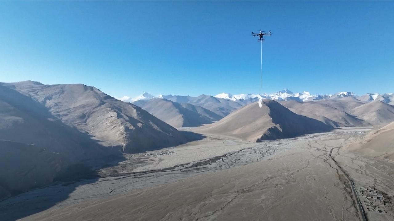 Drones Used to Collect Atmospheric Samples on Mt. Qomolangma for the First Time