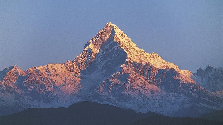 Chinese Scientists and Mountaineers Collaborate to Discover Qomolangma Peak