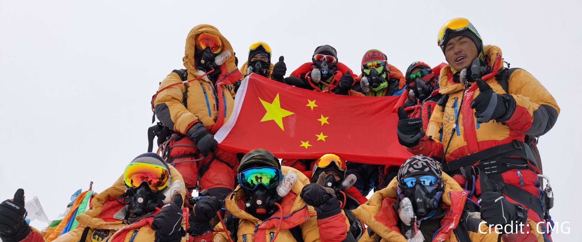 Chinese Expedition Makes Way to World's Highest Peak
