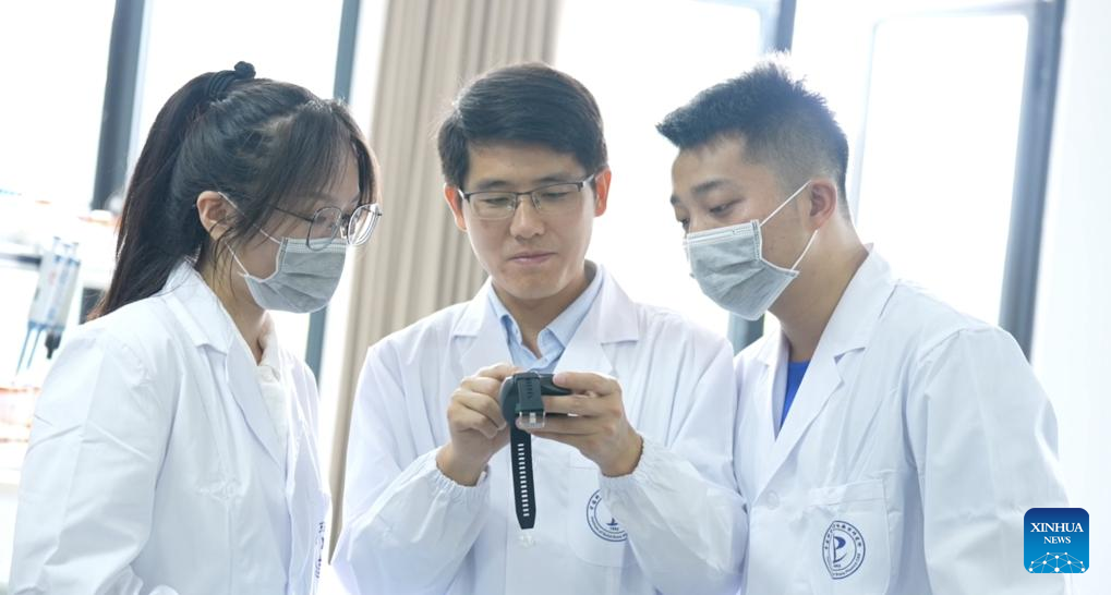 Chinese Researchers Design Wristwatch for Real-time Health Monitoring through Sweat