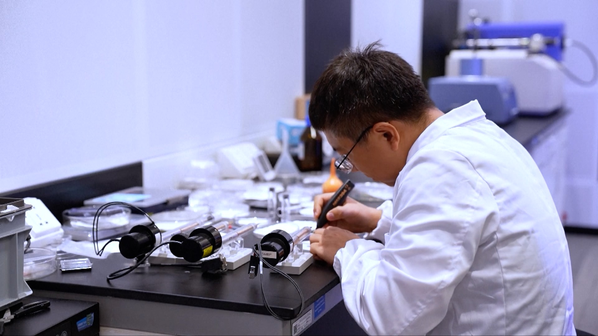 Chinese Scientists Uncover Groundbreaking Method to Extract Abundant Water from Lunar Soil