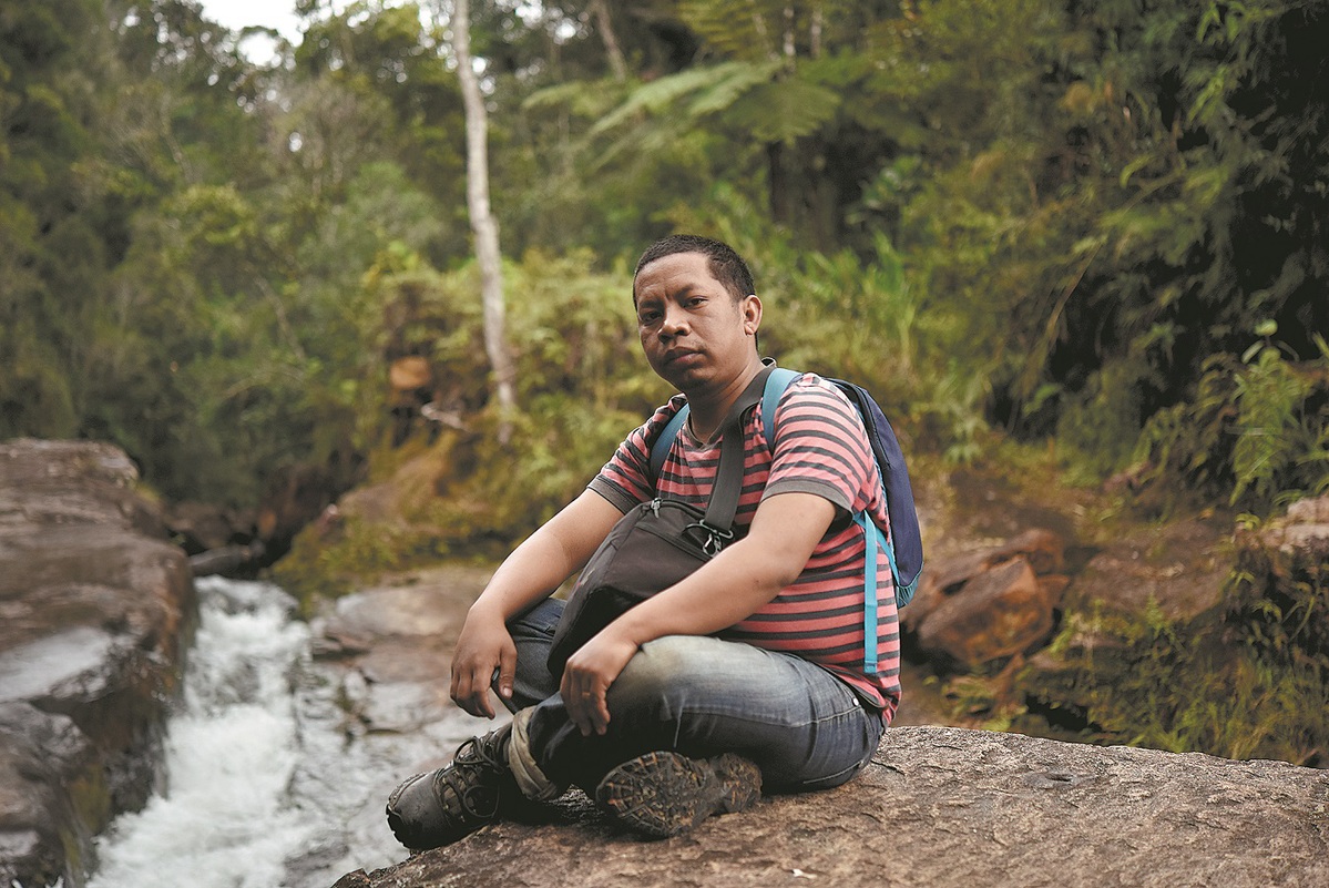 African Scholars Pursue Research at Wuhan Center