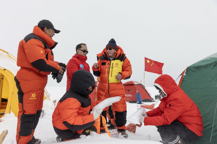 Leading U.S. Glaciologist Returns to Xizang Reflecting on Remarkable Changes