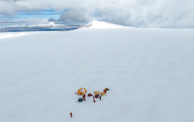 Chinese Scientists Extract World's Longest Ice Core Outside Polar Regions (Oct. 30)