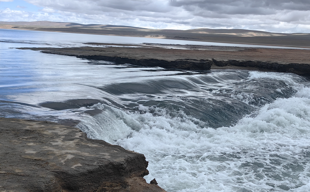 Climate Change Reorganizes Qinghai-Tibet Plateau River-Lake Systems, Linking Isolated Basin to Yangtze Headwaters