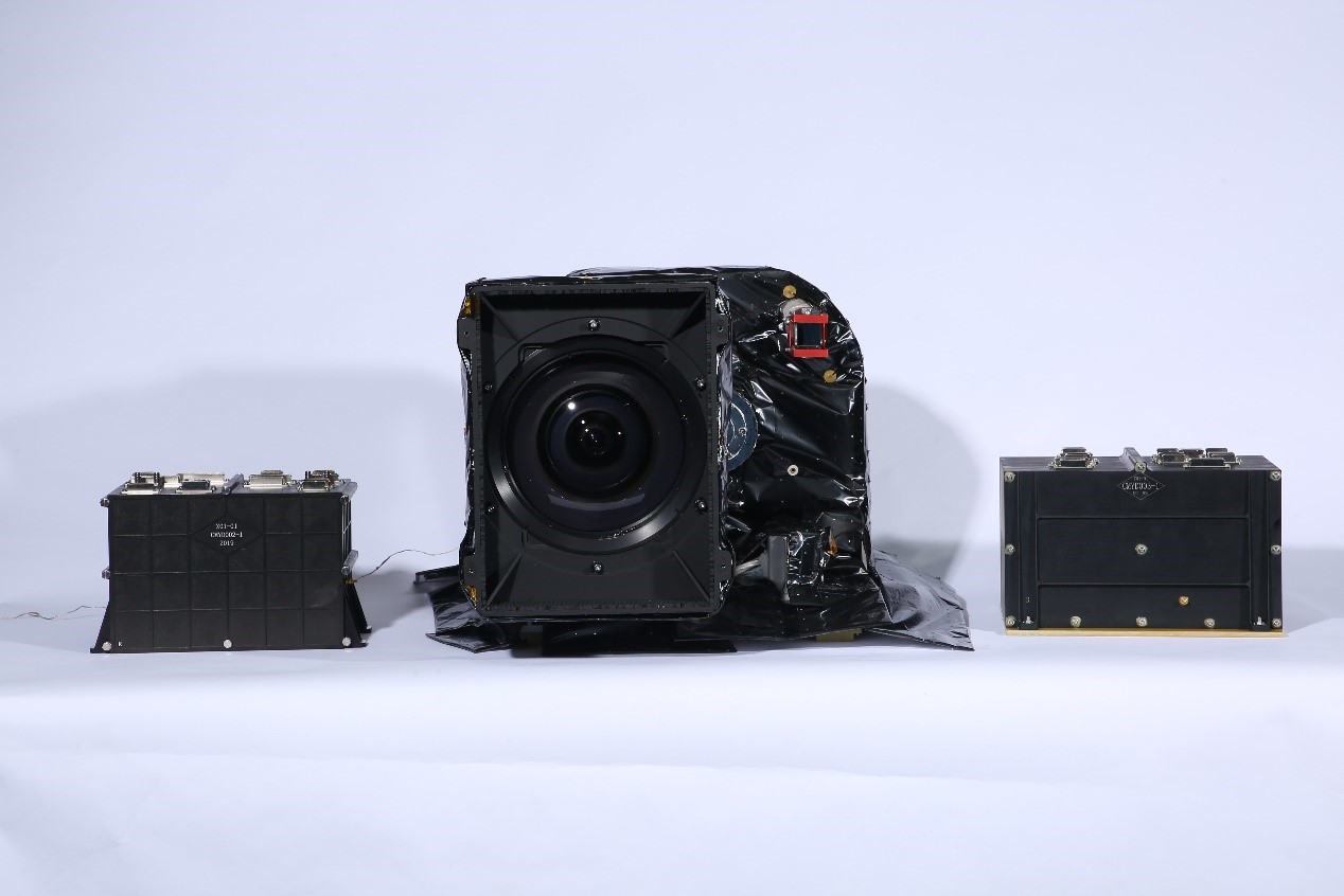 Directional Polarimetric Camera