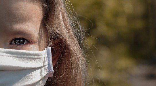 Lung Distribution of Antivirals Drugs Affects Their Performance in COVID-19 Treatment