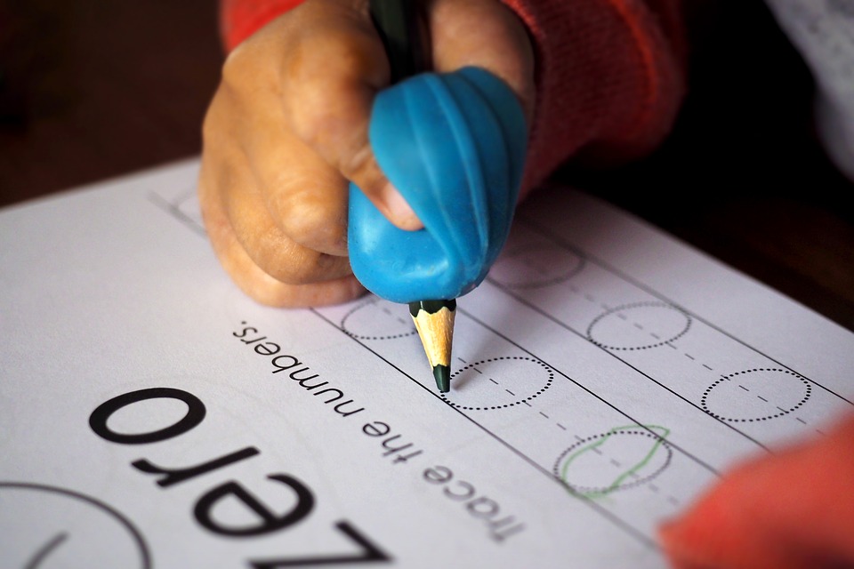 Handwriting Deficits in Dyslexia are Associated with Abnormal Brain Activation and Functional Connectivity