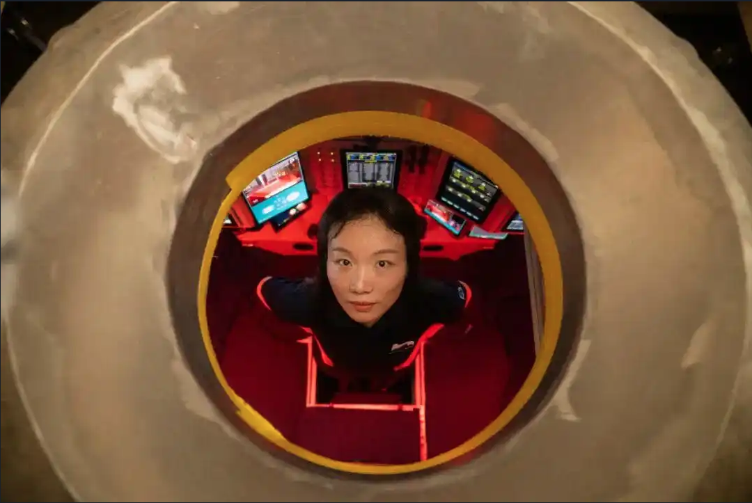 A Young Scientist Daring the Deep