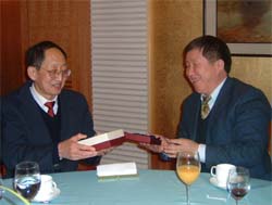 On Dec. 6, CAS Vice President CAO Jianlin meets with 1998 Noble Prize laureate in physics Daniel C. Tsui in Beijing.