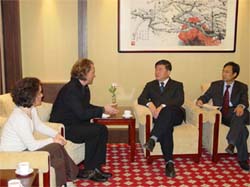 During his meeting with Executive Director of the Society for Conservation Biology Alan D. Thornhill on Dec. 22 in Beijing, CAS Vice President CHEN Zhu said that CAS is interested in hosting the 23rd annual meeting of the Society in 2009 in Beijing.