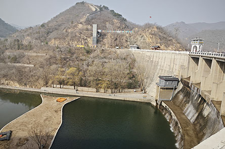 Revealing Role of Anthropogenic Water Regulation in Shaping Riverine Dissolved Organic Carbon Fluxes